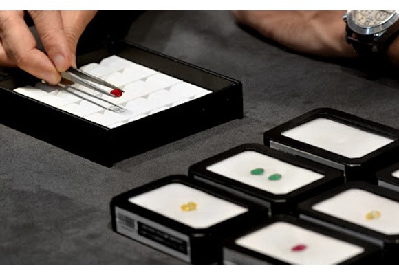 Choosing the Right Carat or Ratti Weight for Your Astrological Gemstone: Quality over Quantity